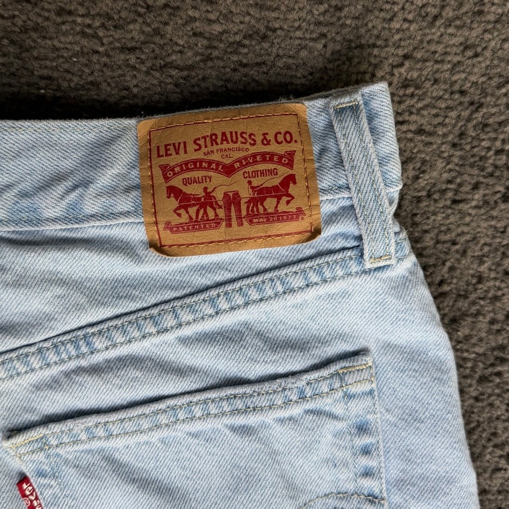 Levi Strauss High Waisted Mom Shorts Light Wash Distressed Denim Size 30 - Picture 11 of 11